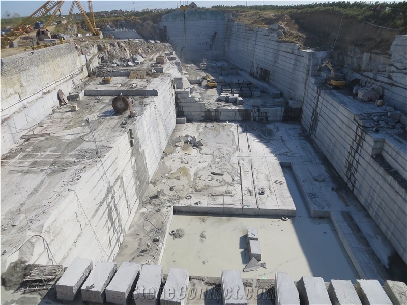 China Brown Granite - China Caledonia Granite Quarry