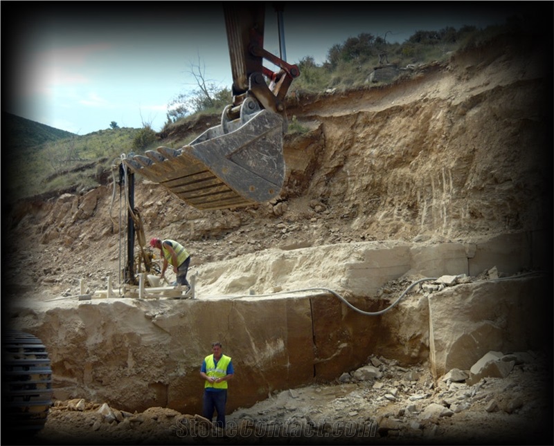 Beige Pirineo Sandstone Quarry- Pyrenean Beige