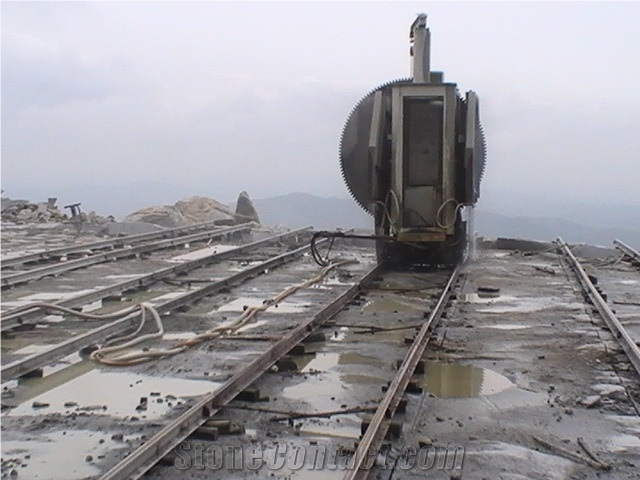 China Juparana Grey Granite Quarry