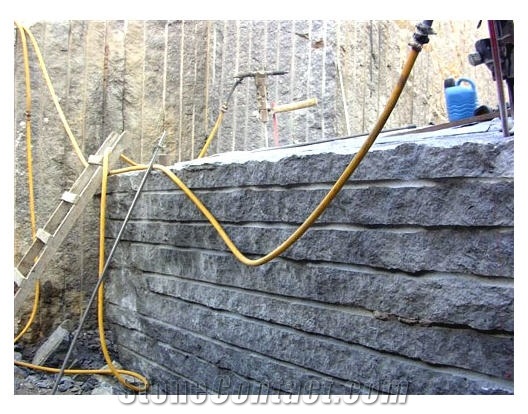 Brown Bahia Granite - Marron Bahia Granite Quarry
