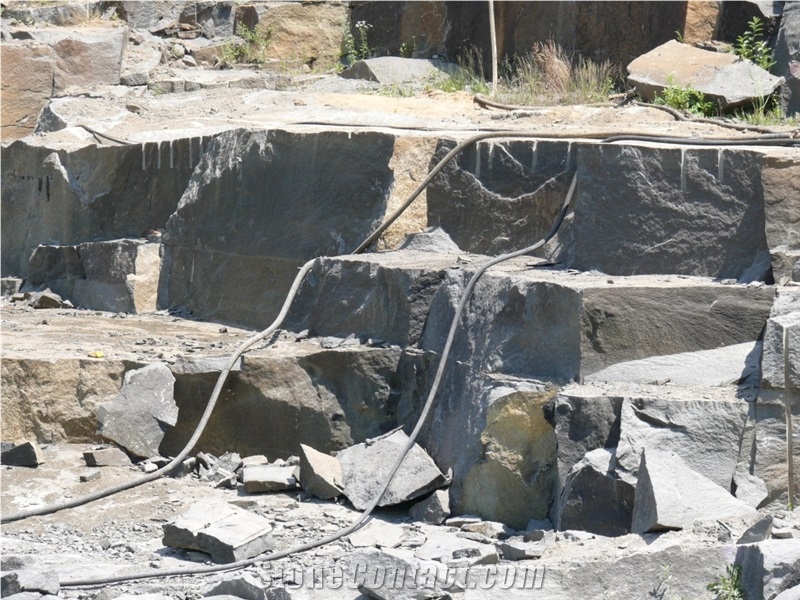 Gabbro Antik - Antik Nero Black Granite Quarry