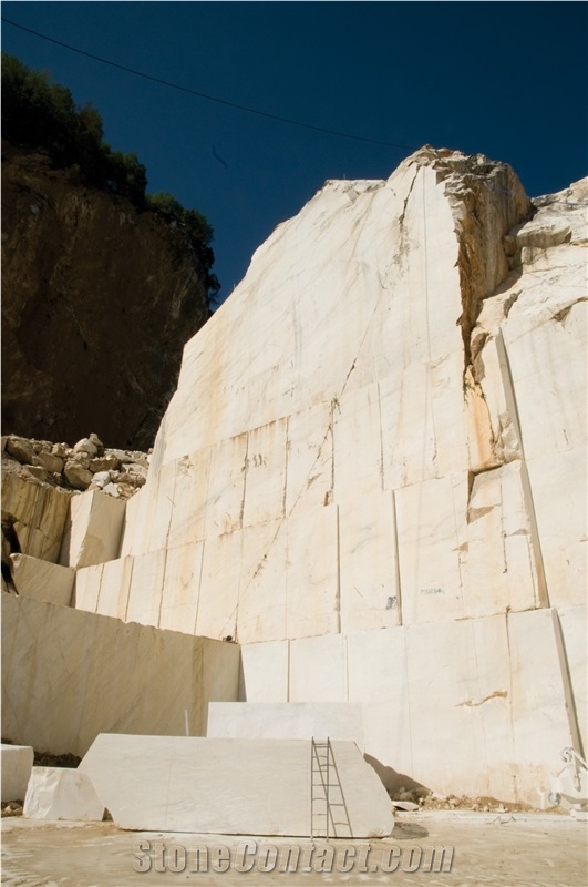 Calacatta Caldia Marble Quarry
