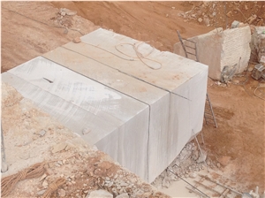 Moca Creme Limestone, Moca Cream Fine Grain Quarry