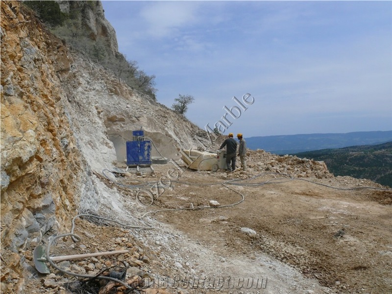 Ozcelik Seben Rainbow Onyx Quarry