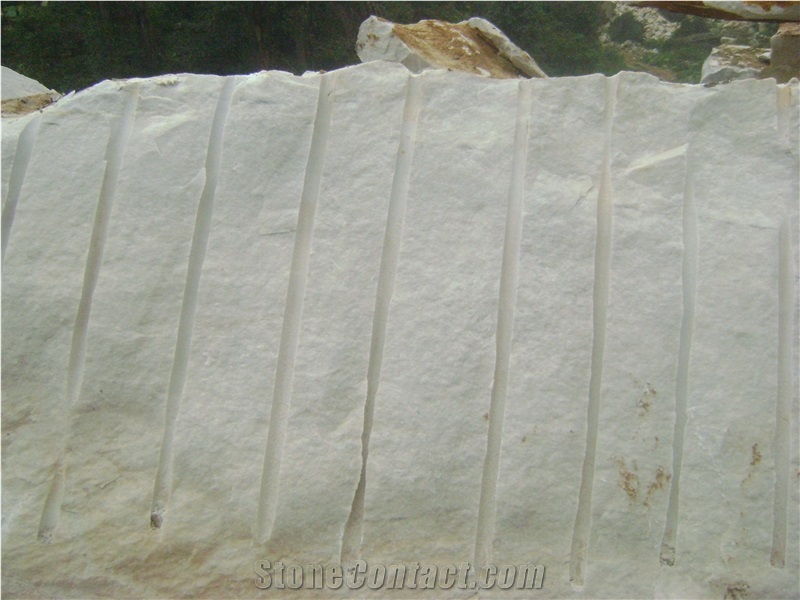 Crystal white marble quarry