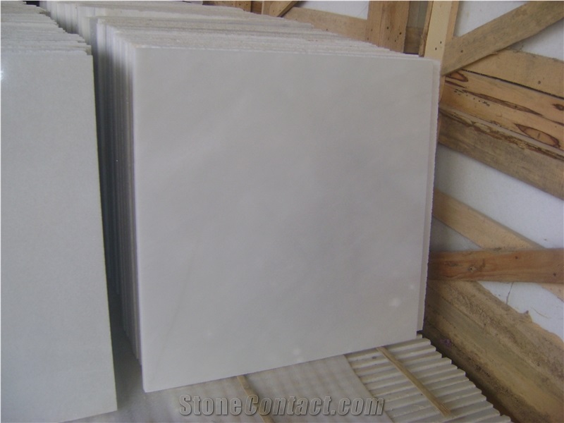 Crystal white marble quarry