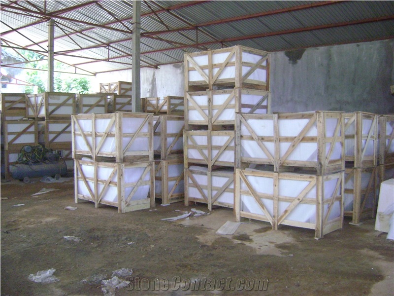Crystal white marble quarry