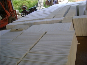 Crystal white marble quarry