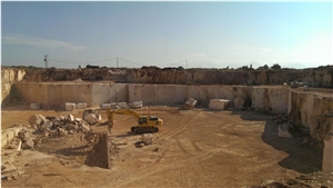 Walnut Beige Travertine Quarry