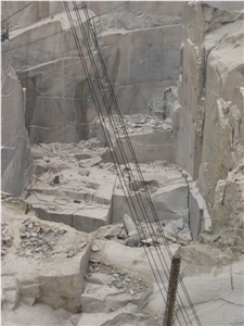 G682 Rusty Yellow Granite Quarry