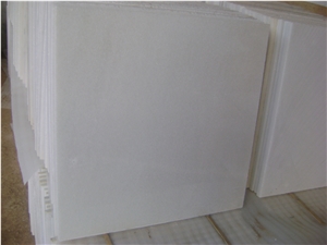 Crystal white marble quarry