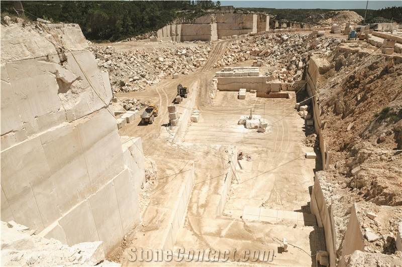 Semi Rijo Salgueira Limestone Quarry