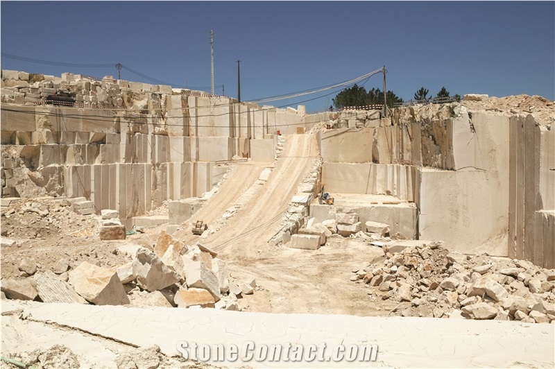 Semi Rijo Salgueira Limestone Quarry
