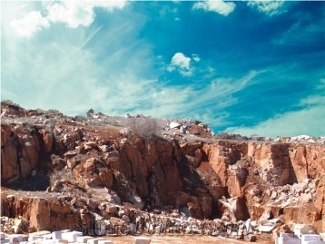 Golden Cloud Onyx and Golden Vein Onyx Yunusemre Quarry