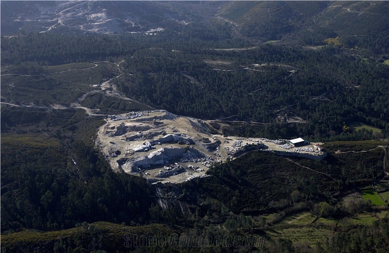 Crema Julia Granite Gondomil - Portugal Quarry