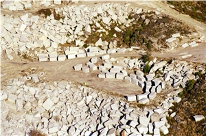 Gran Perla Granite Quarry located in Cabeceiras
