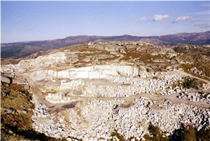 Gran Perla Granite Quarry located in Cabeceiras
