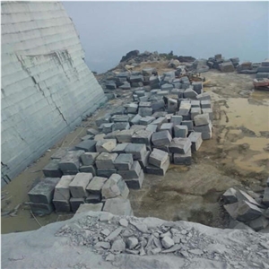 Dark Grey Color Granite Quarry