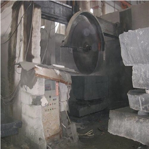 Dark Grey Color Granite Quarry
