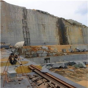 Dark Grey Color Granite Quarry