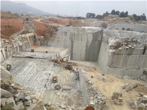Dark Grey Color Granite Quarry