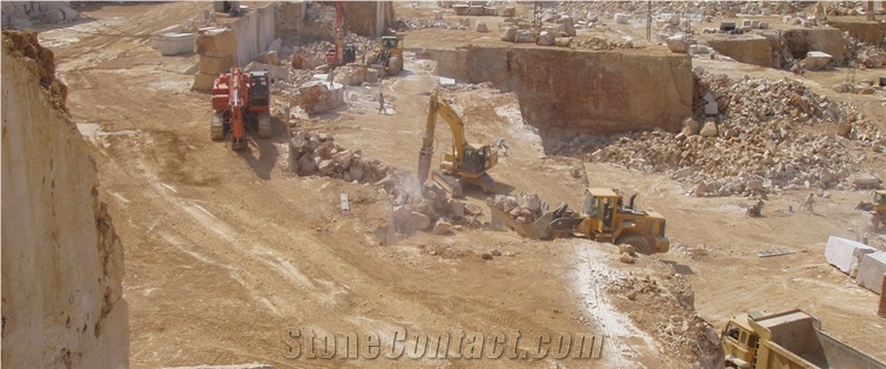 Beige Travertine Quarry