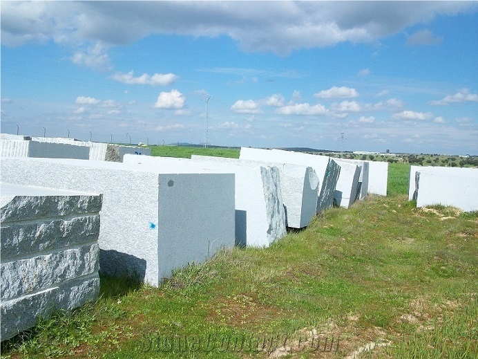 GRIS QUINTANA GRANITE QUARRY