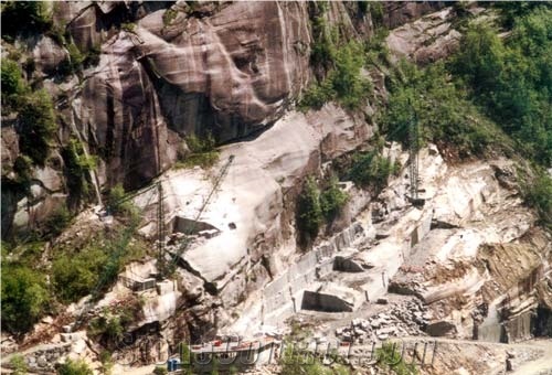 Serizzo Antigorio Chiaro, Serizzo Antigorio Scuro Granite Quarry