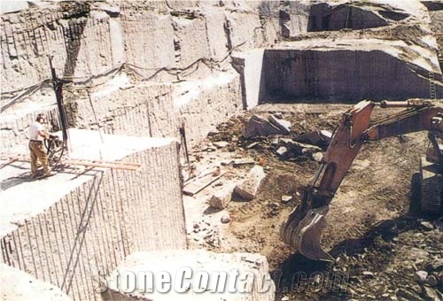 Serizzo Antigorio Chiaro, Serizzo Antigorio Scuro Granite Quarry