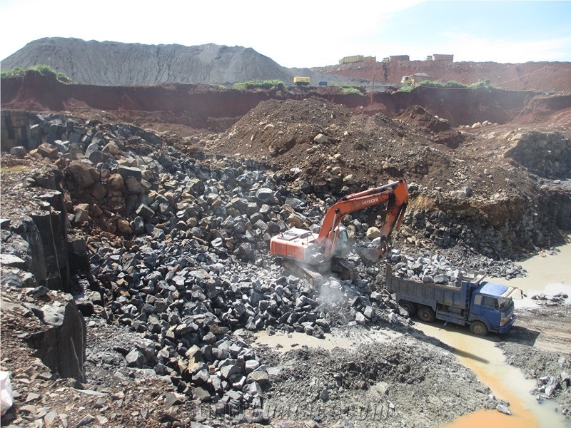 G684 black basalt