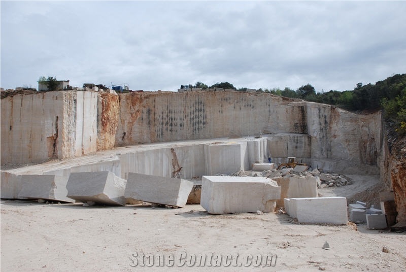 Valtura Regatta Fossil Limestone Quarry