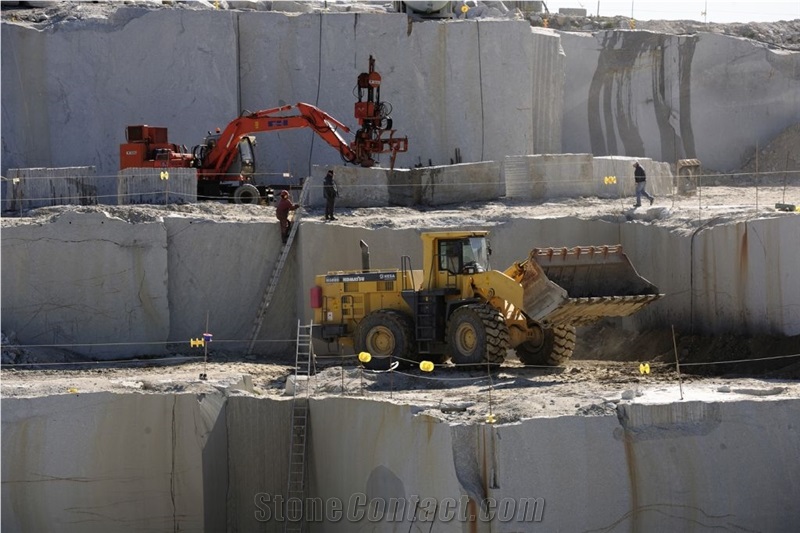 Gris Cadalso Granite Quarry