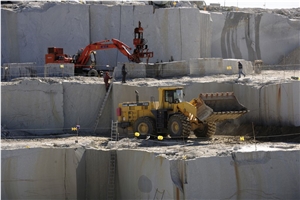 Gris Cadalso Granite Quarry