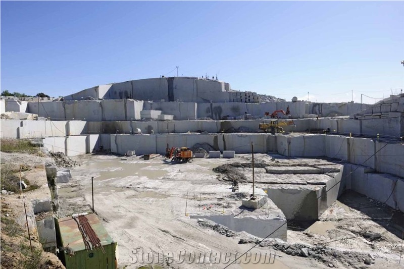 Gris Cadalso Granite Quarry