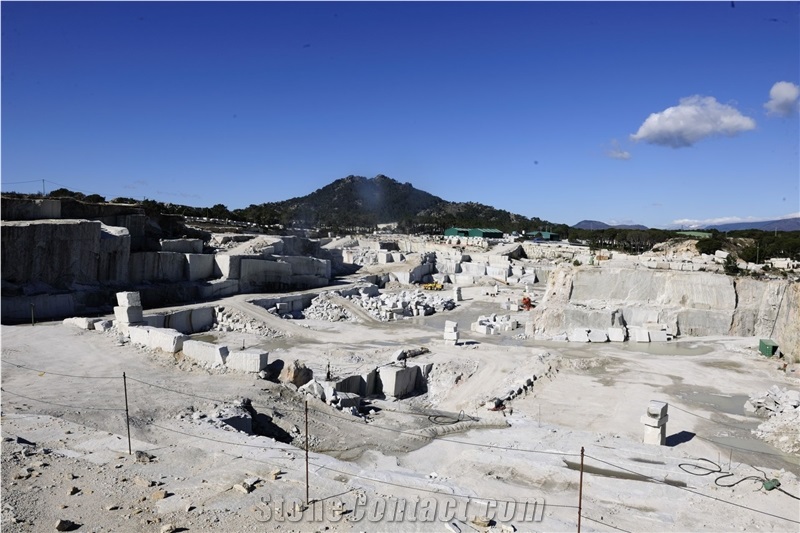 Gris Cadalso Granite Quarry