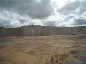 Multicolor Bolivar Granite Quarry