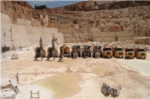 Bilecik Beige Marble Quarry