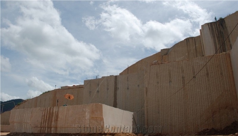 Giallo Ornamental Granite Quarry