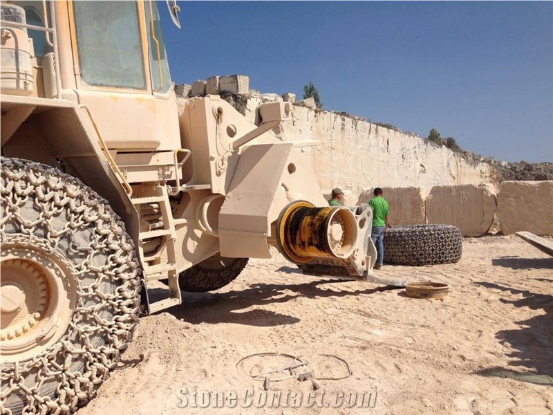 Semi Rijo do Arrimal Limestone Quarry