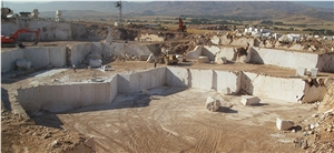 Chiara Beige Marble Quarry
