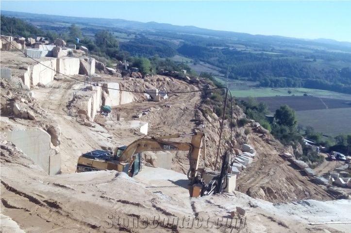 Pietra Dorata Toscana Sandstone Manciano Quarry
