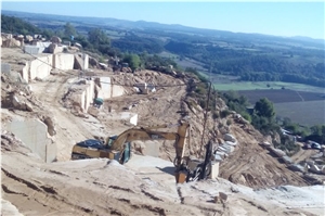 Pietra Dorata Toscana Sandstone Manciano Quarry