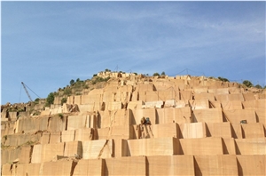 Pietra Dorata Toscana Sandstone Manciano Quarry