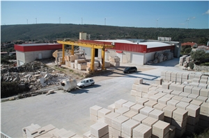 Moleanos Beige Limestone Quarry