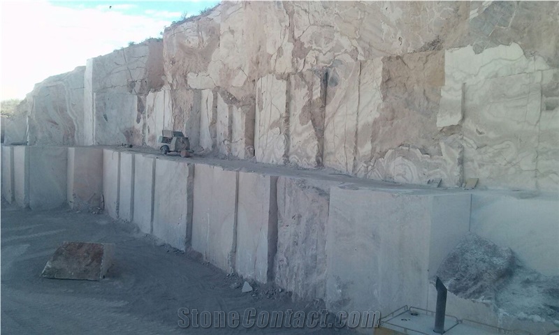 Red Onyx - Rojo Onyx Quarry