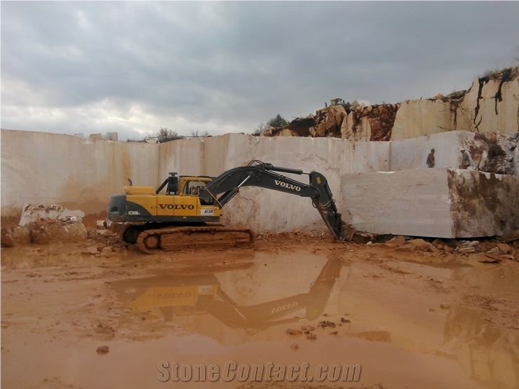 Kastamonu Crema Valencia Marble Quarry