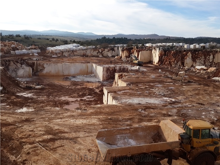 Kastamonu Crema Valencia Marble Quarry