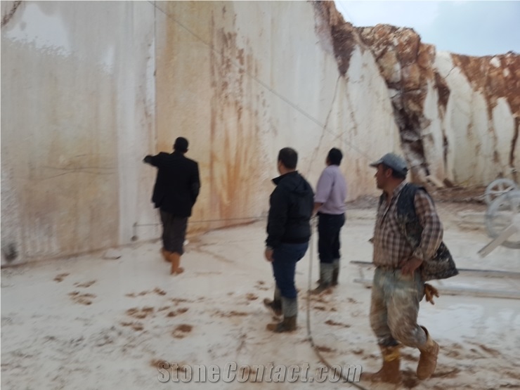 Perlato Beige Marble Quarry