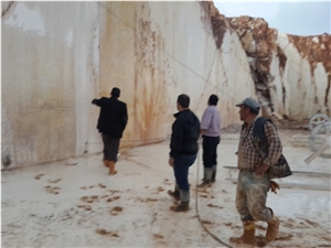 Perlato Beige Marble Quarry
