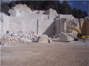 Yazir Spider Beige Limestone Quarry